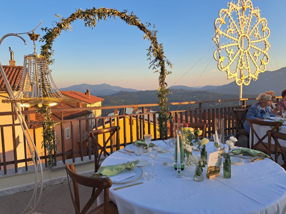 Momento della festa di matrimonio a Torrioni